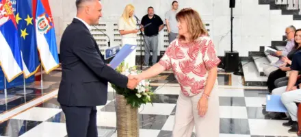 Samolovac dodelio ugovore vredne 30 miliona dinara poljoprivrednicima za razvoj sela