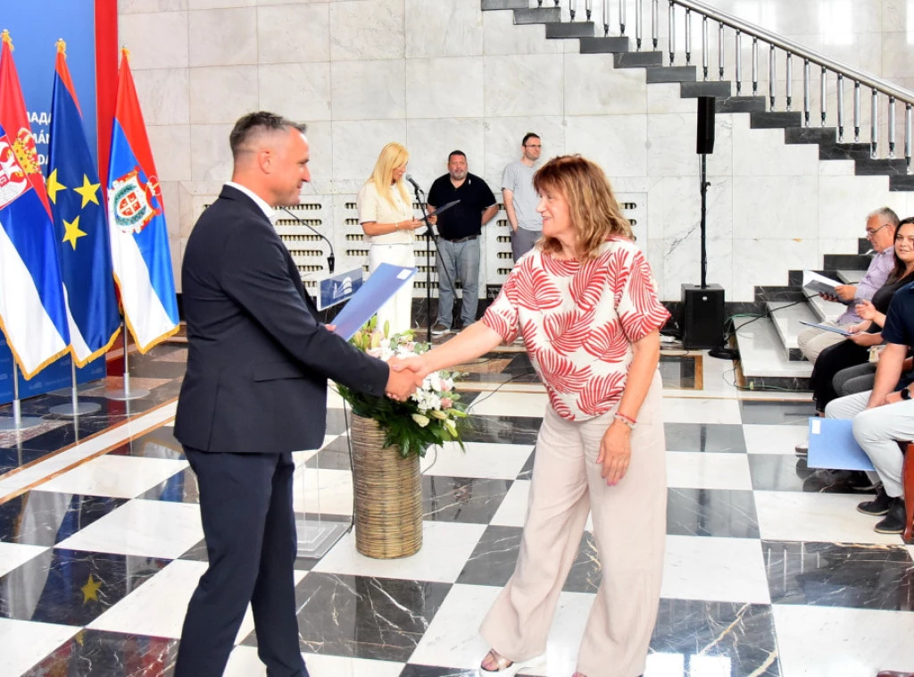 Samolovac dodelio ugovore vredne 30 miliona dinara poljoprivrednicima za razvoj sela