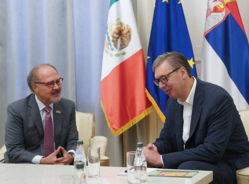 Vučić sa ambasadorom Sjedinjenih Meksičkih Država Karlosom Feliks Koronom