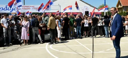 Vučić: Danas treba pokazati pijetet prema bo&scaron;njačkim žrtvama u Srebrenici