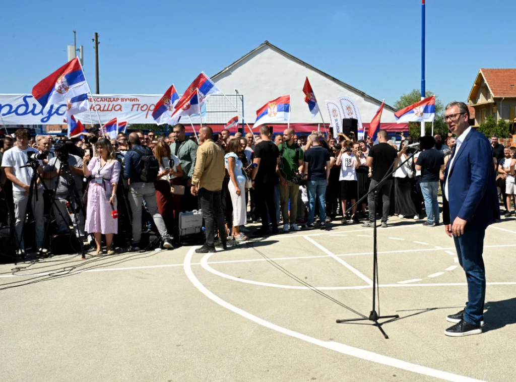 Vučić: Danas treba pokazati pijetet prema bo&scaron;njačkim žrtvama u Srebrenici