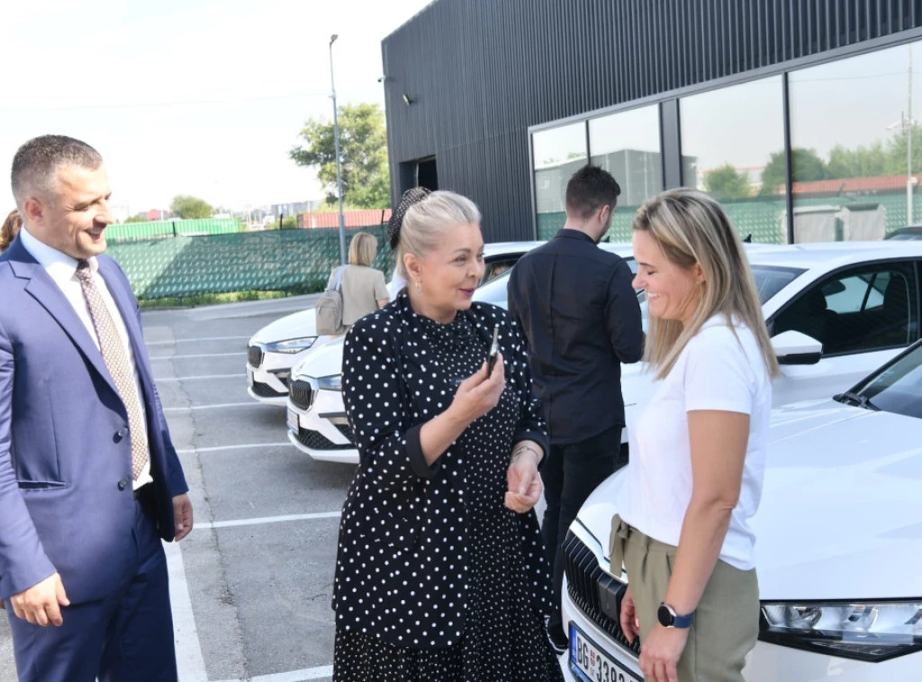 Sofronijević uručila ključeve 10 novih službenih vozila inspektorima ministarstva