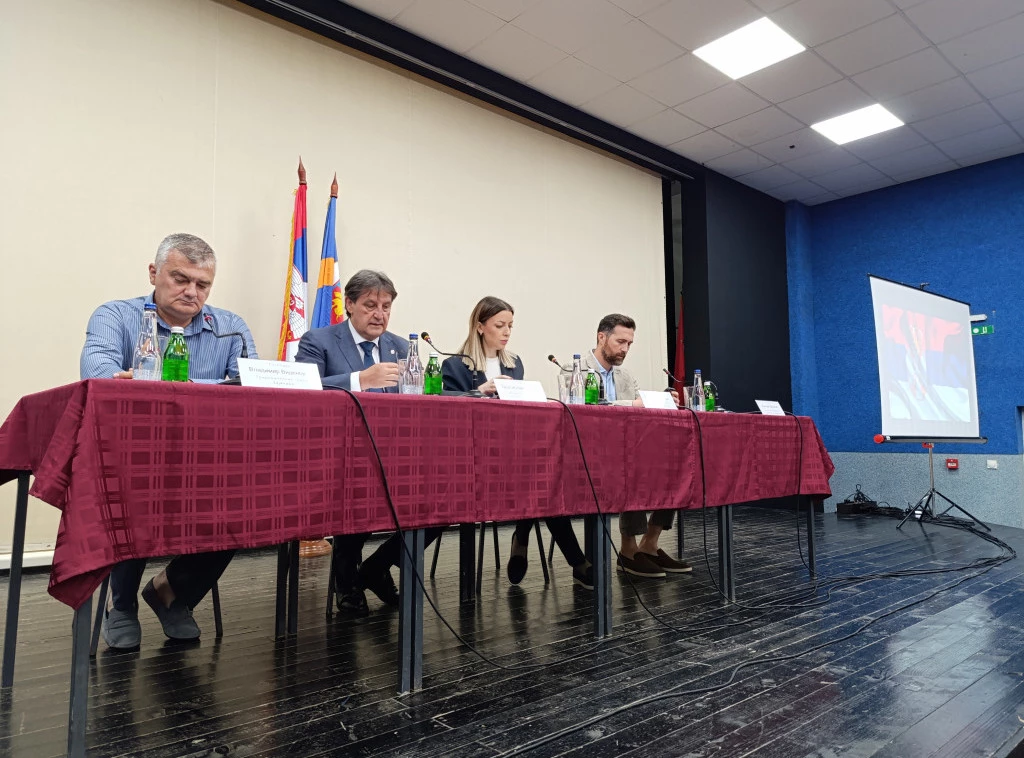 Mesarović i Ga&scaron;ić: U Zaječaru konkurs za vi&scaron;e od 500 radnih mesta u odbrani