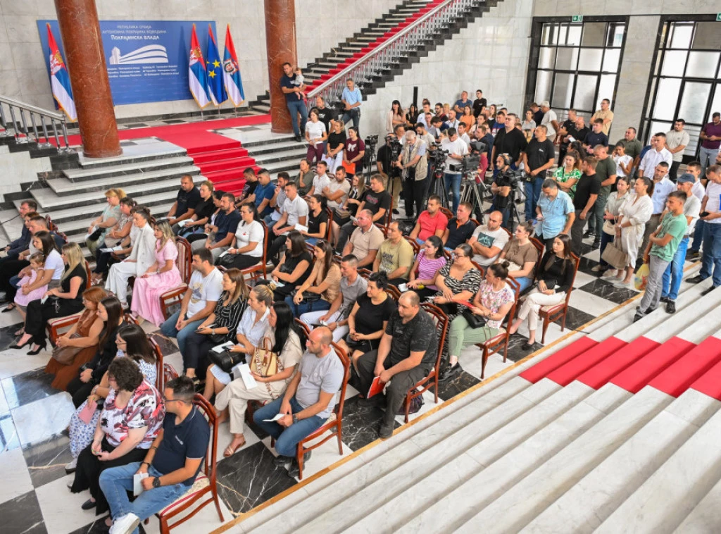 Pokrajinska vlada uručila 115 ugovora mladim poljoprivrednicima vredne 200 miliona dinara
