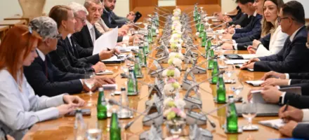 Počeo plenarni sastanak delegacija Srbije i Če&scaron;ke, predvode ga Macut i Babi&scaron;