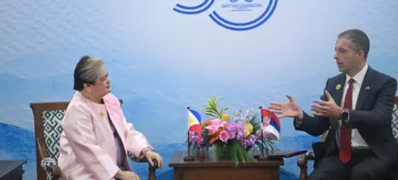 Đurić u Manili sa ministarkom spoljnih poslova Filipina Terezom Lazaro