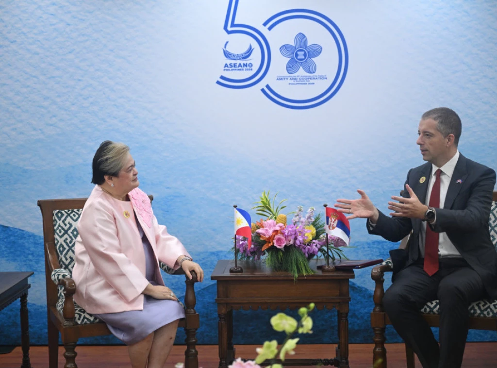 Đurić u Manili sa ministarkom spoljnih poslova Filipina Terezom Lazaro