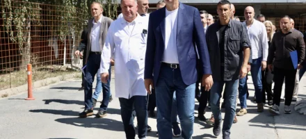 Vučić nastavio posetu Novom Pazaru, razgovara sa građanima