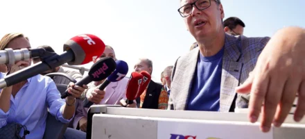 Vučić će danas prisustvovati potpisivanju ugovora o gradnji fabrike baterija za dronove u Inđiji