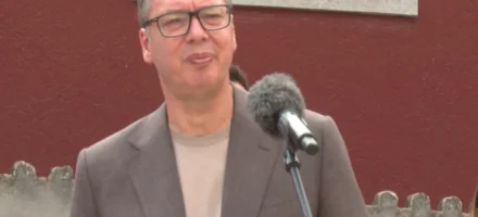 Vučić počeo posetu Severnobanatskom okrugu, obilazi preduzeće Artis 1973 u Ruskom selu
