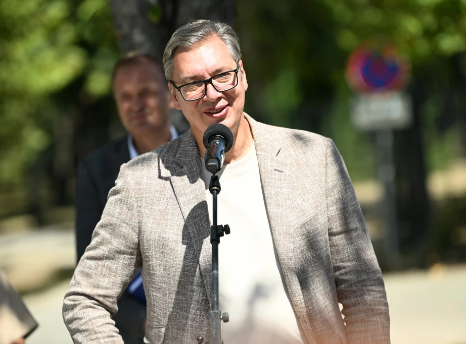 Vučić: Telo generala Mladića preuzeto, kasno popodne trebalo bi da stigne u Srbiju